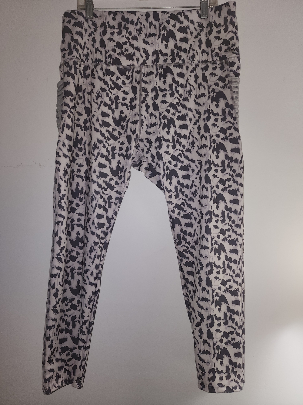 Womens Plus Blemmish Covering Black and White Leopard Print Leggings